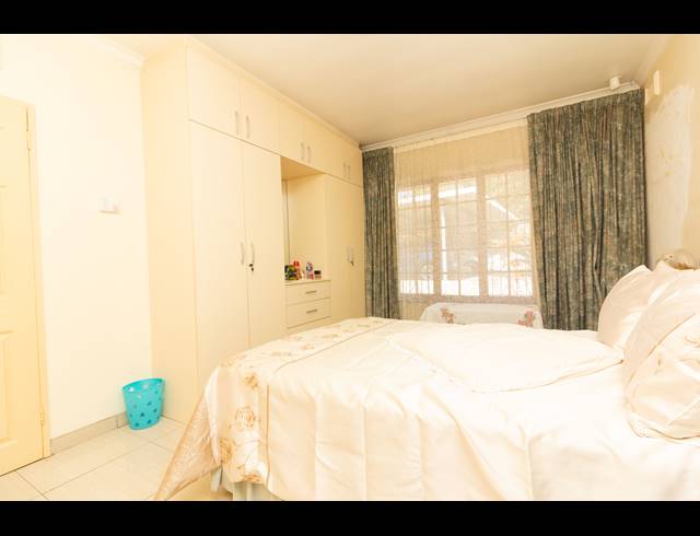 4 BEDROOM FREESTANDING FOR SALE IN MOUNT VERNON